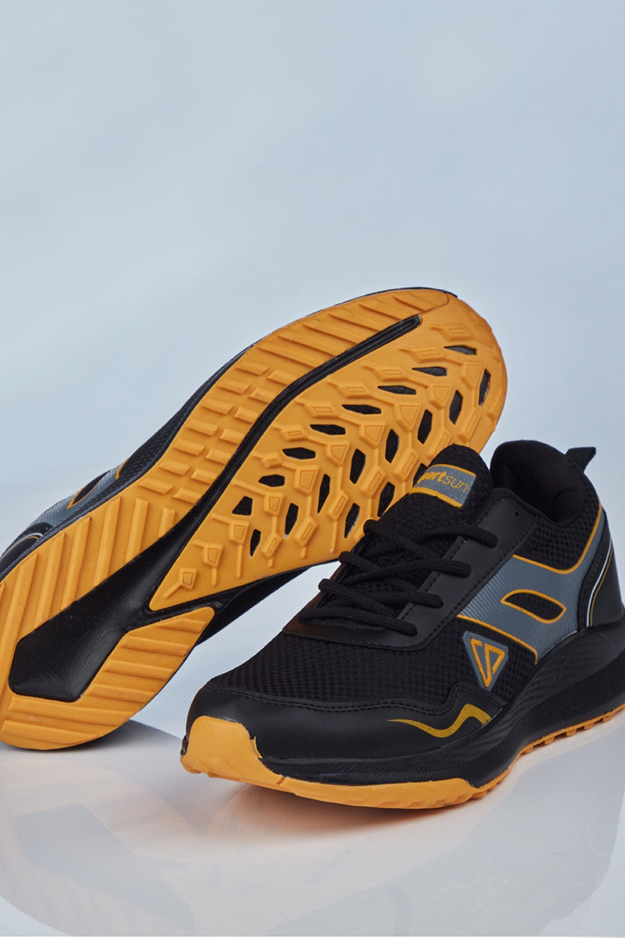 TRAINING SHOES